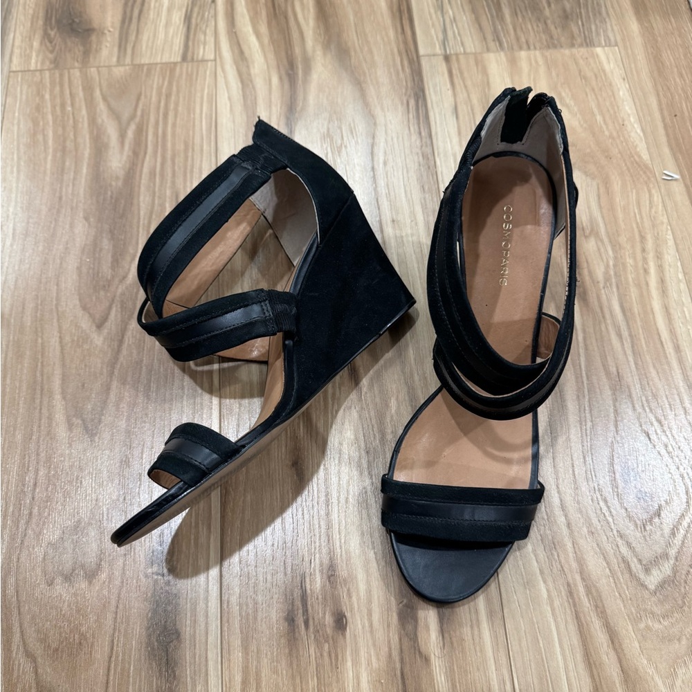 Pour La Victoire Black Wedge Shoes with Straps